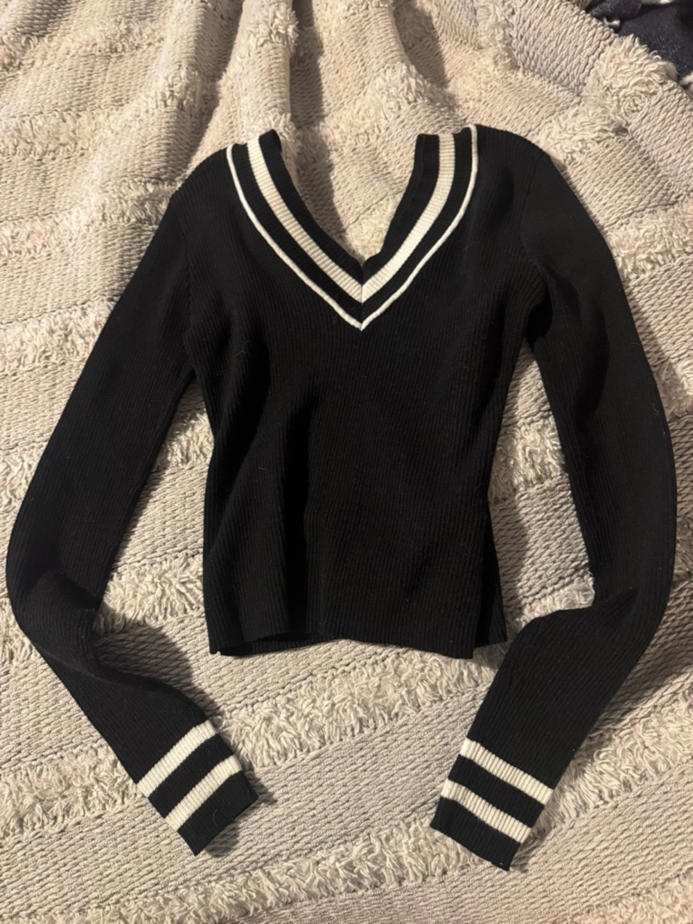 Kendall & Kylie Black V-Neck Ribbed Sweater with Ivory Trim